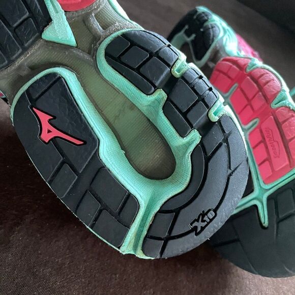 XLNT Mizuno Wave Inspire 11 Tomato Red Seafoam Green Black Womens 8 US 38.5 EUR - Picture 8 of 10